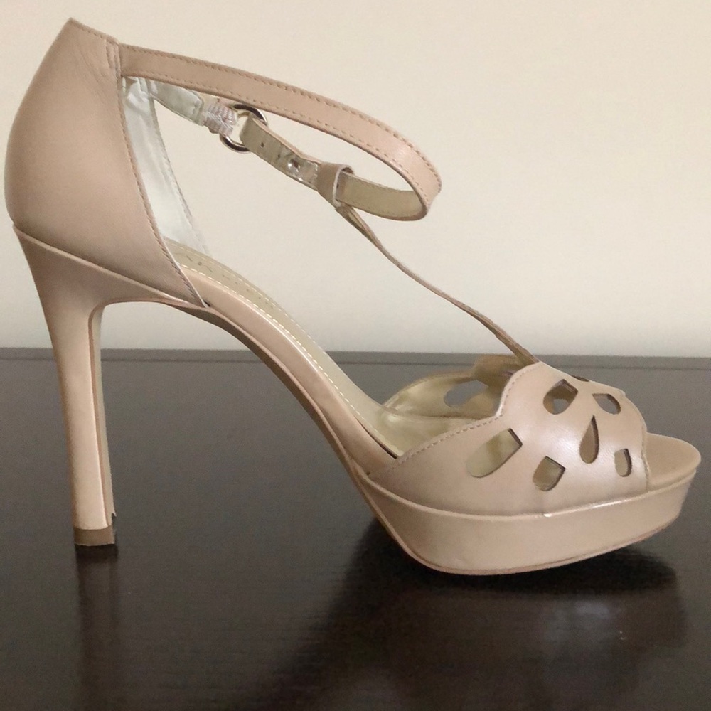 Anne AK Klein sultry sandals size 8